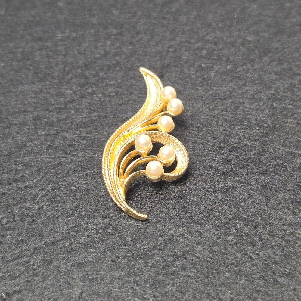 Vintage Curved Leaf Gold Tone Pearl Accent Brooch